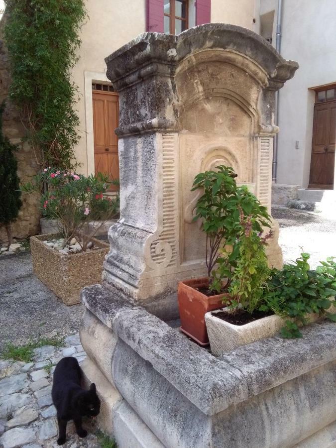 La Maison Derriere La Fontaine Бюи-ле-Баронь Экстерьер фото